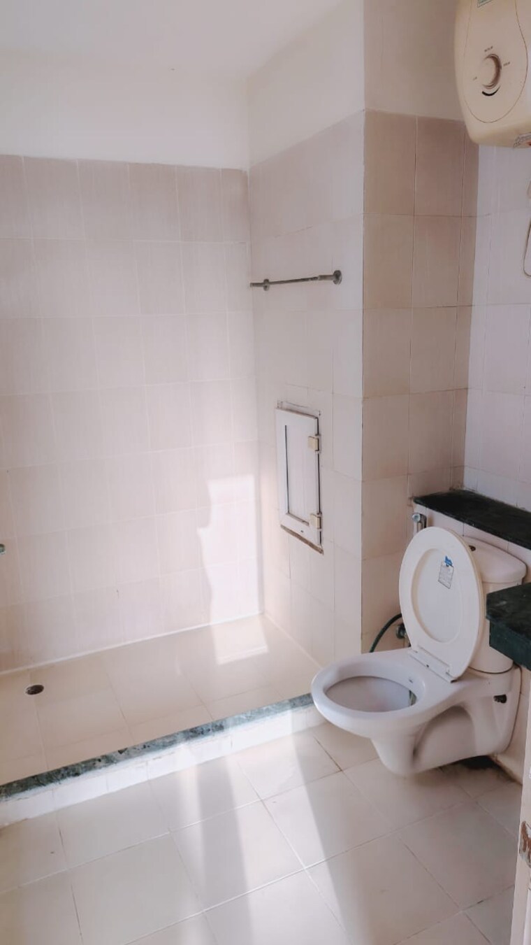 Bathroom, umang-summer-palms 2 Bedroom 980 Sq.Ft. Apartment In Sector 86 Faridabad 10438699