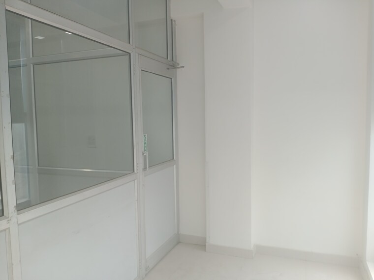 Room, okhla industrial estate phase 1 Commercial Office Space 800 Sq.Ft. In Okhla Industrial Estate Phase 1 Delhi 10441072