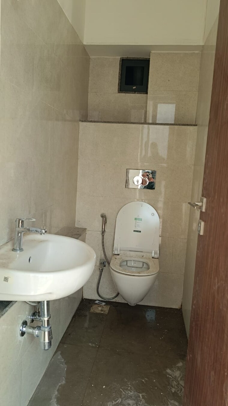 Bathroom, jp-decks 2 Bedroom 850 Sq.Ft. Apartment In Goregaon East Mumbai 10441060