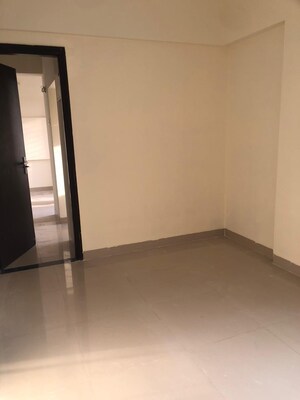 Room in 2 BHK Apartment at JP Decks, Goregaon East – for Rent