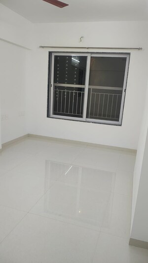 Room in 3 BHK Apartment at Ameya Dhanishtha, Sion – for Sale