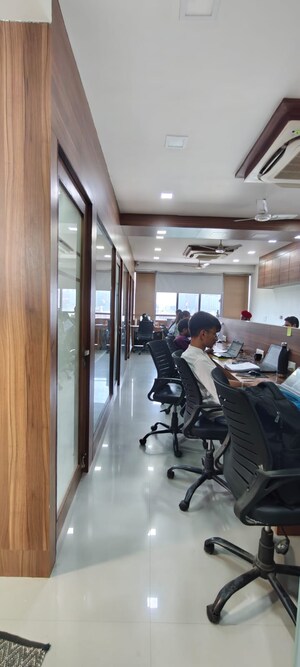  Office Space For Rent in Thaltej