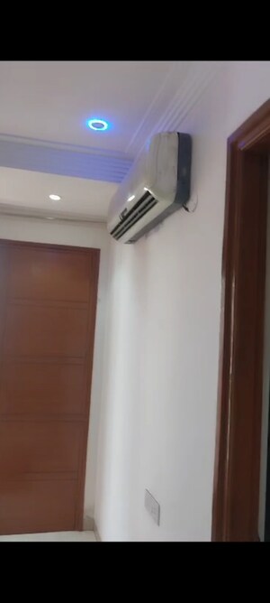 Building Lobby in 3 BHK Apartment at Sunshine Enclave, Vip Road – for Rent