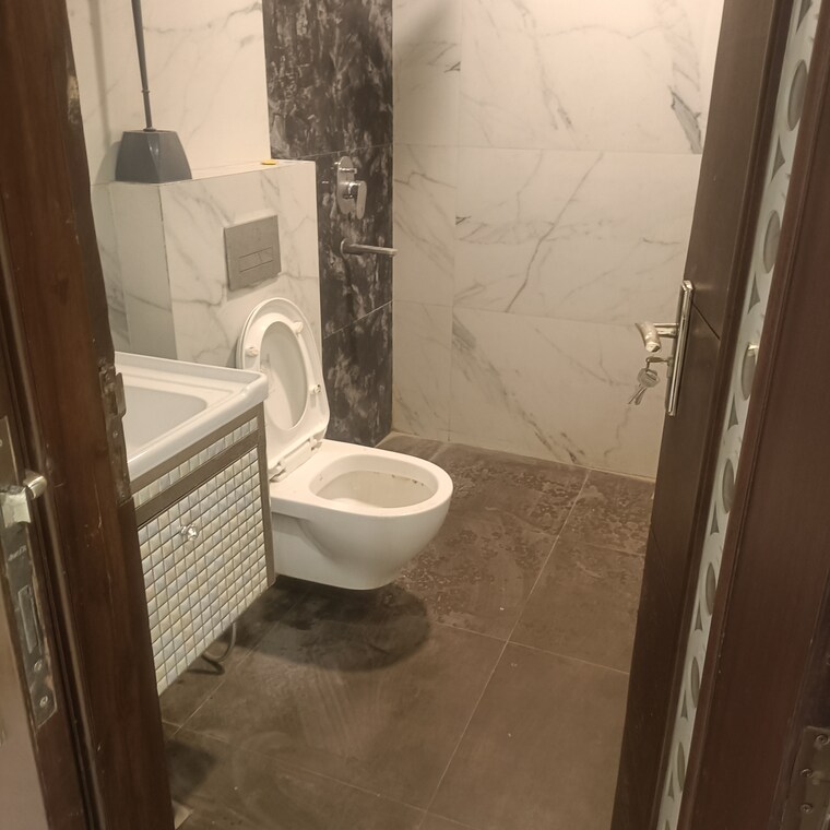 Bathroom, s-s-southend 4 Bedroom 2850 Sq.Ft. Builder Floor In Sector 49 Gurgaon 10442611