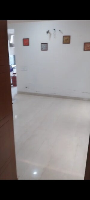 Room in 3 BHK Apartment at Sunshine Enclave, Vip Road – for Rent