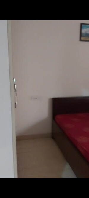 Room in 3 BHK Apartment at Sunshine Enclave, Vip Road – for Rent