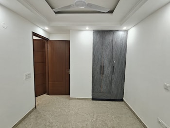 3 BHK Builder Floor for Sale in Chattarpur, Delhi