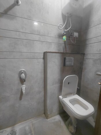 2 BHK Builder Floor for Rent in Janakpuri, Delhi