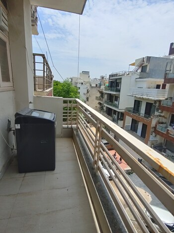 2 BHK Builder Floor for Rent in Sector 52, Gurgaon