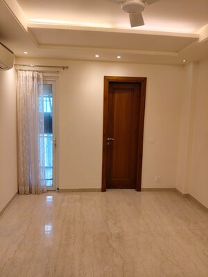 Room in 3 BHK Builder Floor at Defence Colony – for Sale