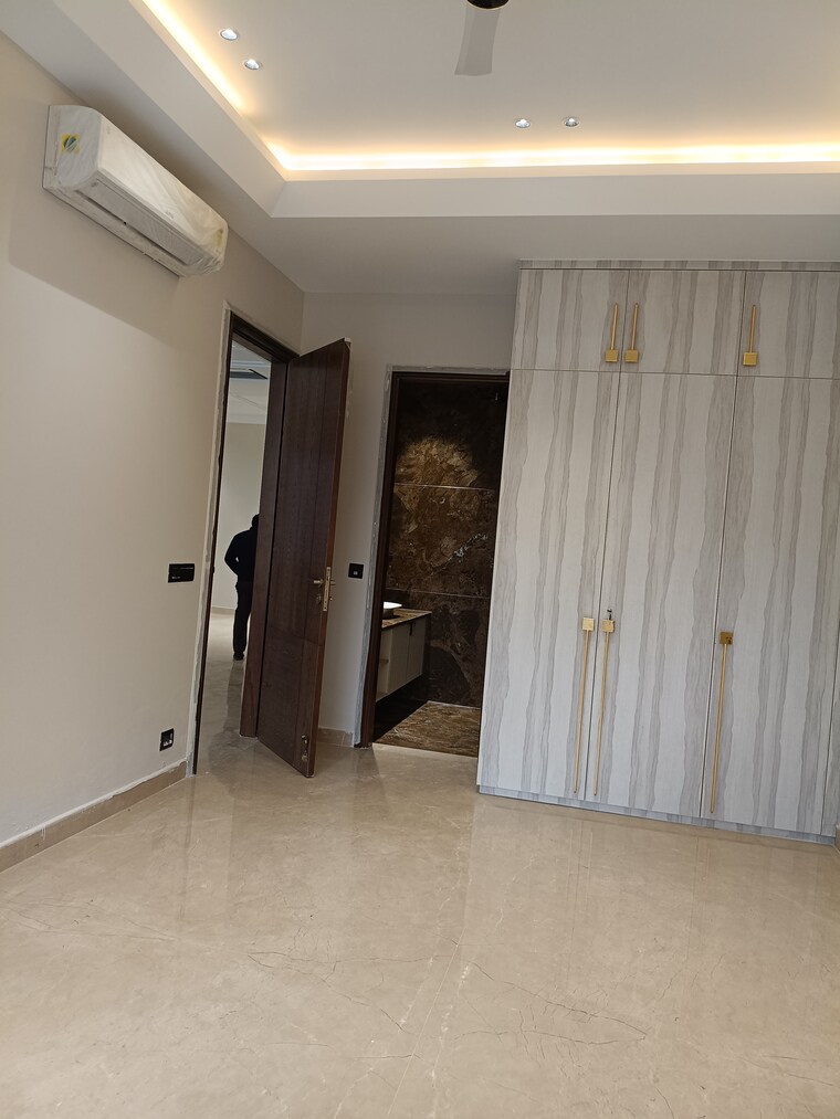 Room, new friends colony 6+ Bedroom 500 Sq.Yd. Independent House In New Friends Colony Delhi 10453158