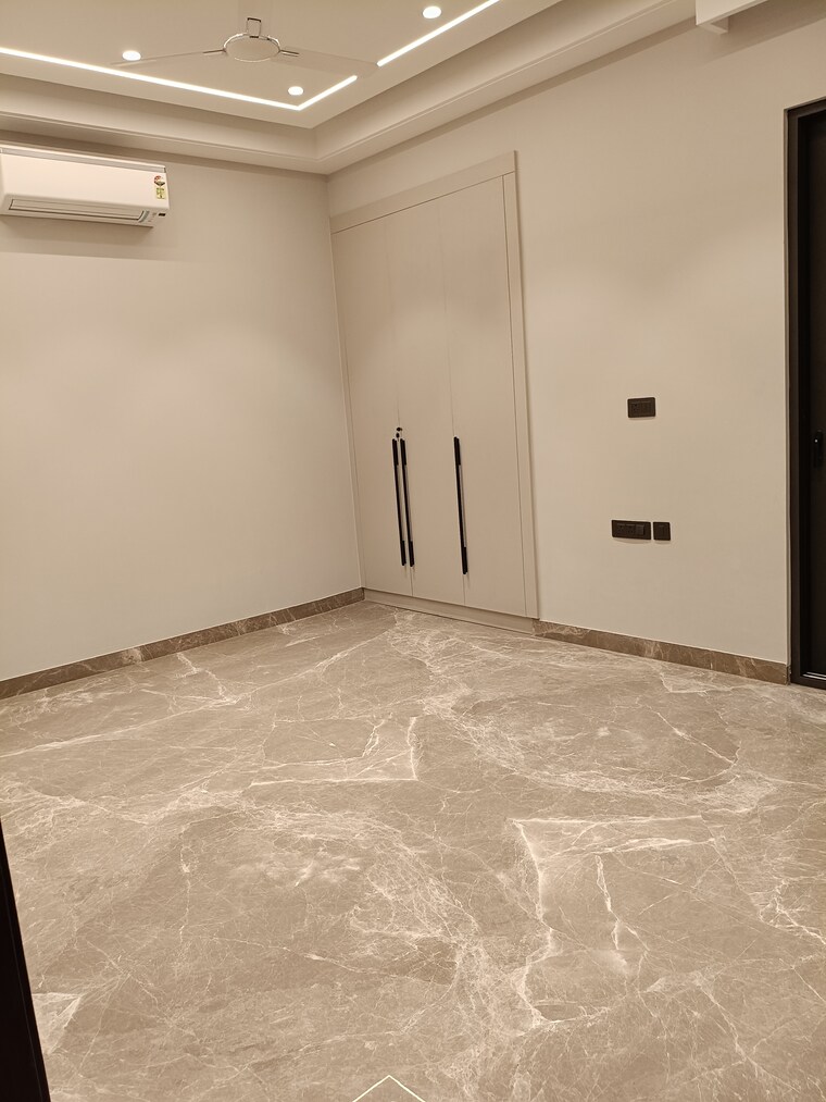 Room, new friends colony 6+ Bedroom 500 Sq.Yd. Independent House In New Friends Colony Delhi 10453158
