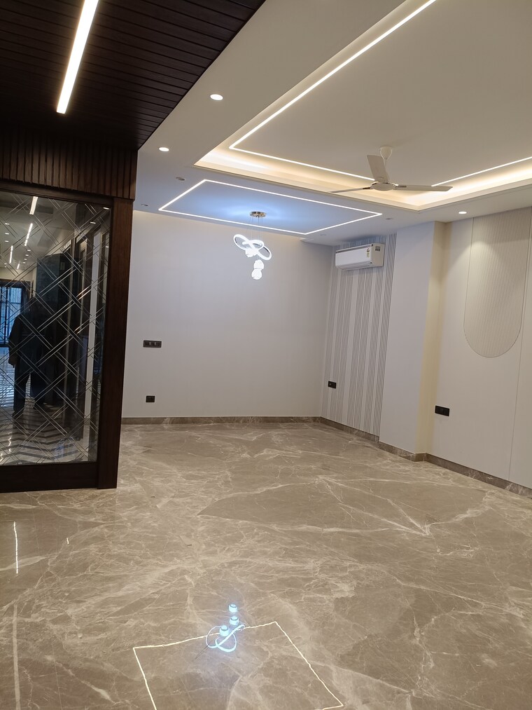 Room, new friends colony 6+ Bedroom 500 Sq.Yd. Independent House In New Friends Colony Delhi 10453158