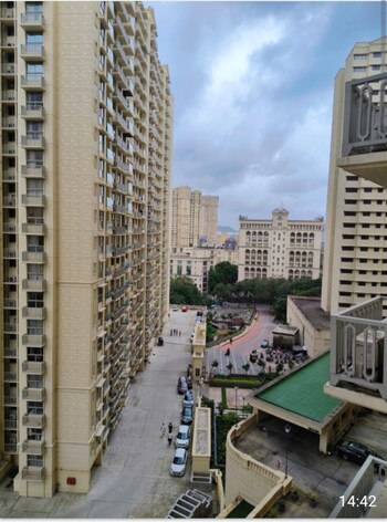 Hiranandani Regent Hill