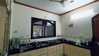 3 BHK Flat for Rent in Model Colony, Pune