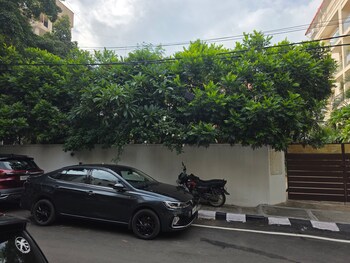6 BHK House for Sale in Defence Colony, Bangalore