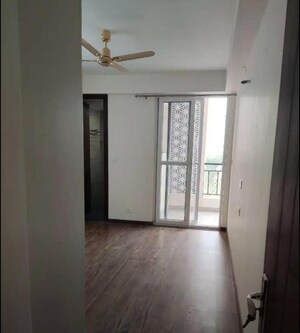 Room in 3 BHK Apartment at Allwin El Spazia, Sanauli – for Rent