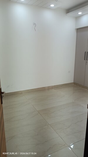 Room in 3 BHK Apartment at Samridhi Luxuriya Avenue, Sector 150 – for Rent