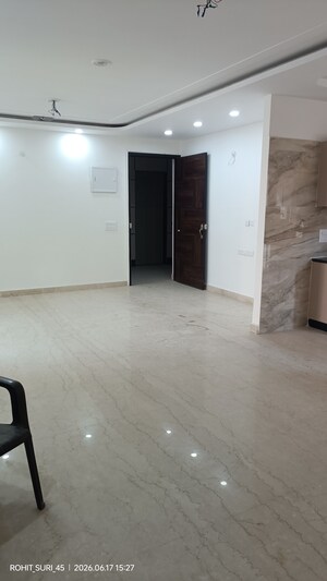 Room in 3 BHK Apartment at Samridhi Luxuriya Avenue, Sector 150 – for Rent