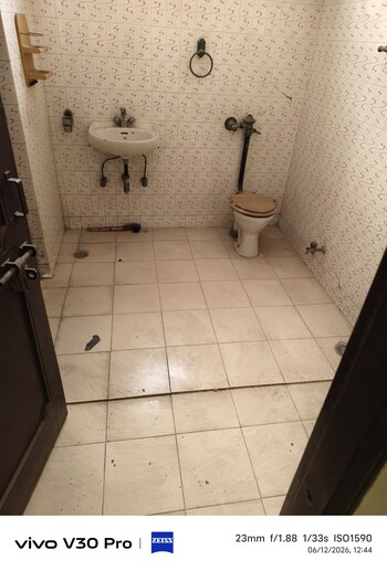2 BHK Flat for Sale in Vasundhara Enclave, Delhi