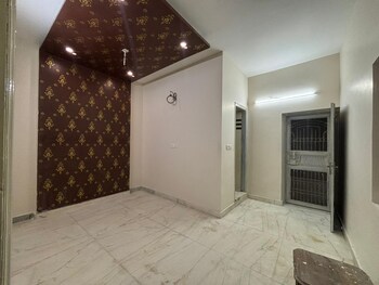 2 BHK Builder Floor for Rent in Ramesh Nagar, Delhi