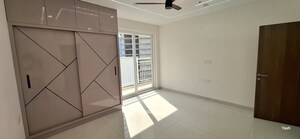 Room in 3 BHK Apartment at Prestige Beverly Hills, Kokapet – for Rent