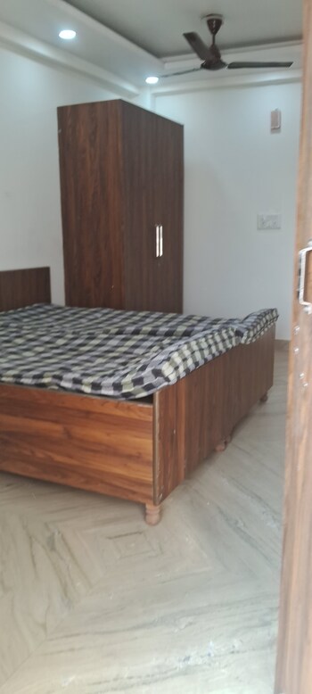 1 RK Flat for Rent in Sarita Vihar, Delhi