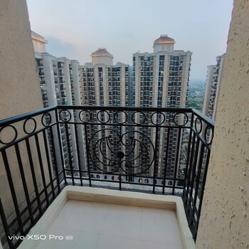 Prateek Grand City