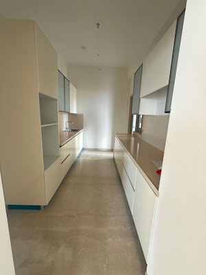 Building Lobby in 4 BHK Apartment at Mahalaxmi Racecourse – for Rent