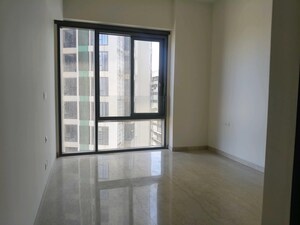 Room in 4 BHK Apartment at Mahalaxmi Racecourse – for Rent