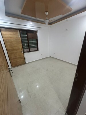 Room in 1 BHK Builder Floor at Sector 9a – for Rent