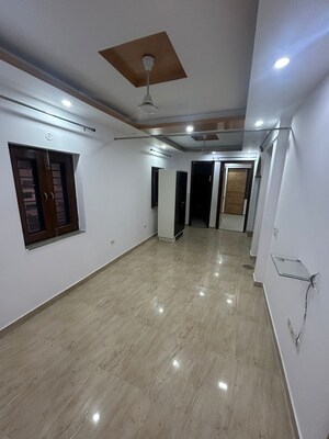 Room in 1 BHK Builder Floor at Sector 9a – for Rent