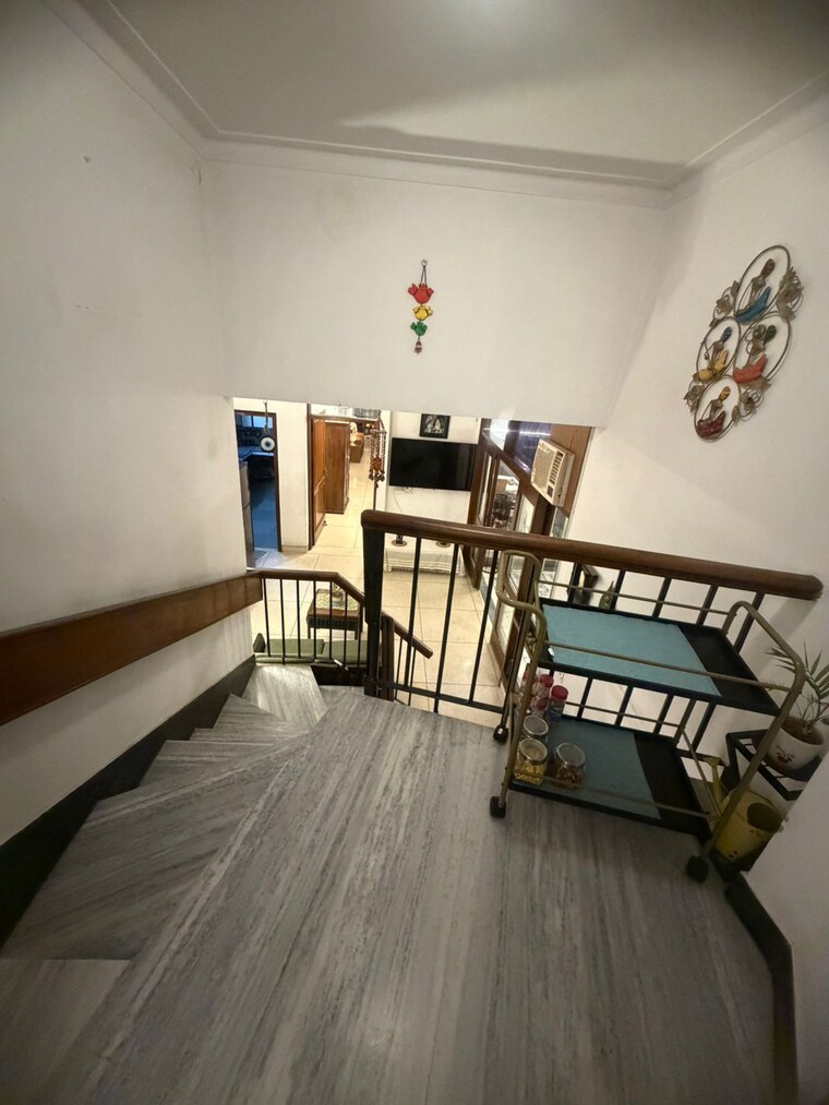 Gym, jawahar nagar 2 Bedroom 100 Sq.Yd. Builder Floor In Jawahar Nagar Delhi 10486493