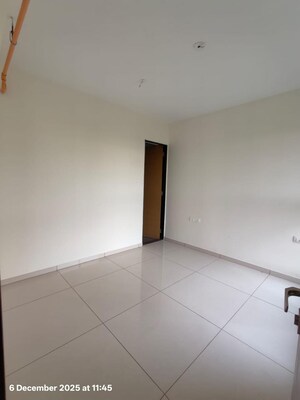 Room in 1 BHK Apartment at Chandak 34 Park Estate, Goregaon West – for Rent