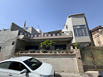 4 BHK House for Sale in Ashok Vihar Phase 1, Gurgaon