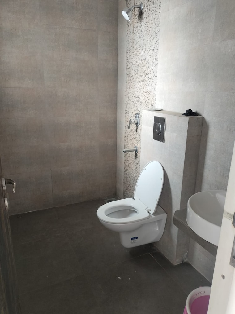 Bathroom, rosa-manhattan 3 Bedroom 1200 Sq.Ft. Apartment In Ghodbunder Road Thane 10487598