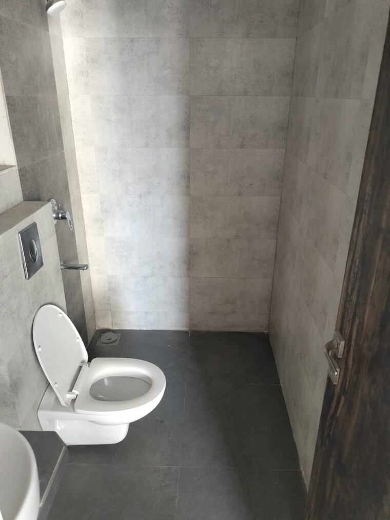 Bathroom, rosa-manhattan 3 Bedroom 1200 Sq.Ft. Apartment In Ghodbunder Road Thane 10487598