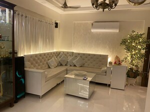 Team Area in 2 BHK Apartment at Videocon Laxmi Narayan Krupa, Vile Parle West – for Rent