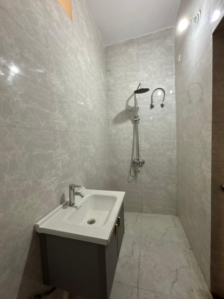 Bathroom, jakhan rajpur road 4 Bedroom 329 Sq.Yd. Independent House In JakhaN Rajpur Road Dehradun 10487684