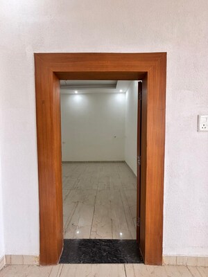 Room in 4 BHK Independent House at JakhaN-Rajpur Road – for Sale