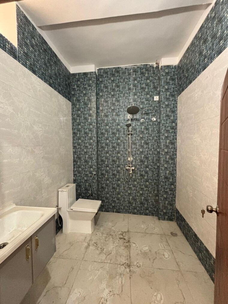 Bathroom, jakhan rajpur road 4 Bedroom 329 Sq.Yd. Independent House In JakhaN Rajpur Road Dehradun 10487684