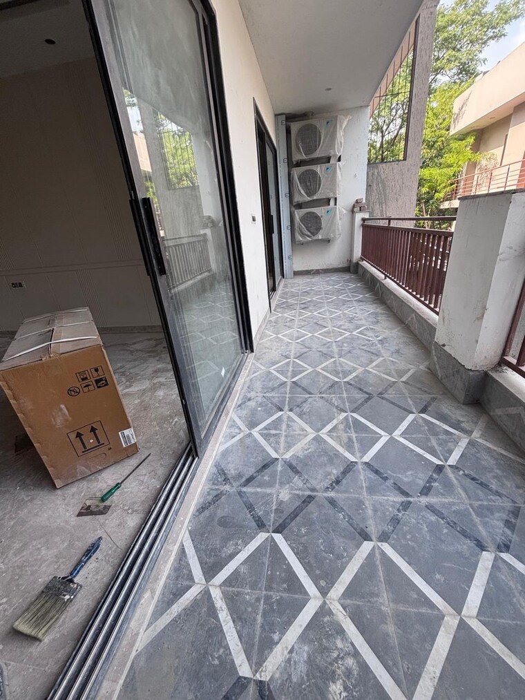 Balcony, dwarka mor 2 Bedroom 500 Sq.Ft. Apartment In Dwarka Mor Delhi 10487692