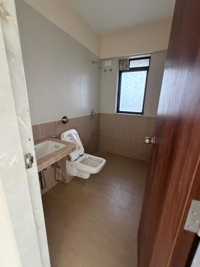 Bathroom, bdl-hresa 3 Bedroom 1000 Sq.Ft. Apartment In Chembur Mumbai 10487694