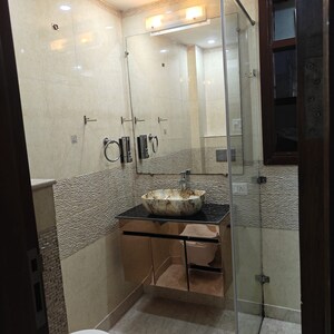 Bathroom in 1 BHK Builder Floor at Sector 39 – for Rent