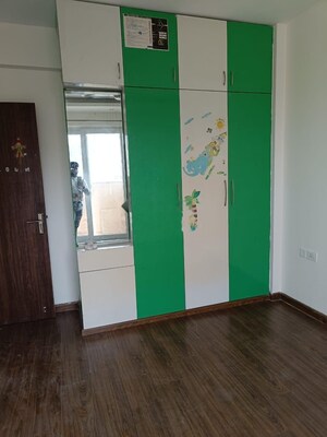 Room in 3 BHK Apartment at Emaar Palm Hills, Sector 77 – for Rent