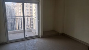 Room in 3.5 BHK Apartment at Sector 82 – for Rent