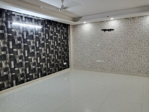 Room in 3 BHK Apartment at Saket – for Rent