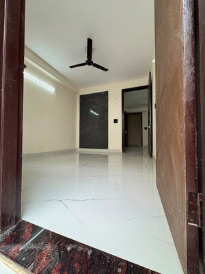 Room in 1 BHK Apartment at Chattarpur – for Rent