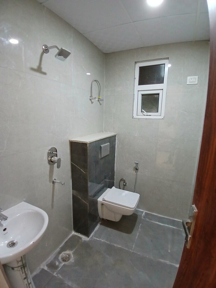 Bathroom, sector 1 greater noida 3 Bedroom 1550 Sq.Ft. Apartment In Sector 1 Greater Noida Greater Noida 10496644