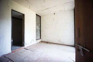 Room in 3 BHK Apartment at Narol – for Sale